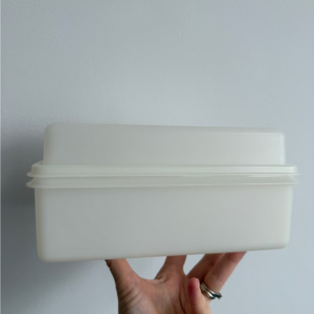 Vintage Tupperware loaf container